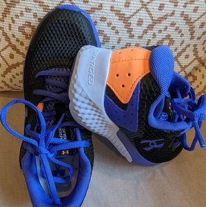 Girls Under Armour Charged Rogue Tennis Shoes Size 4 Youth